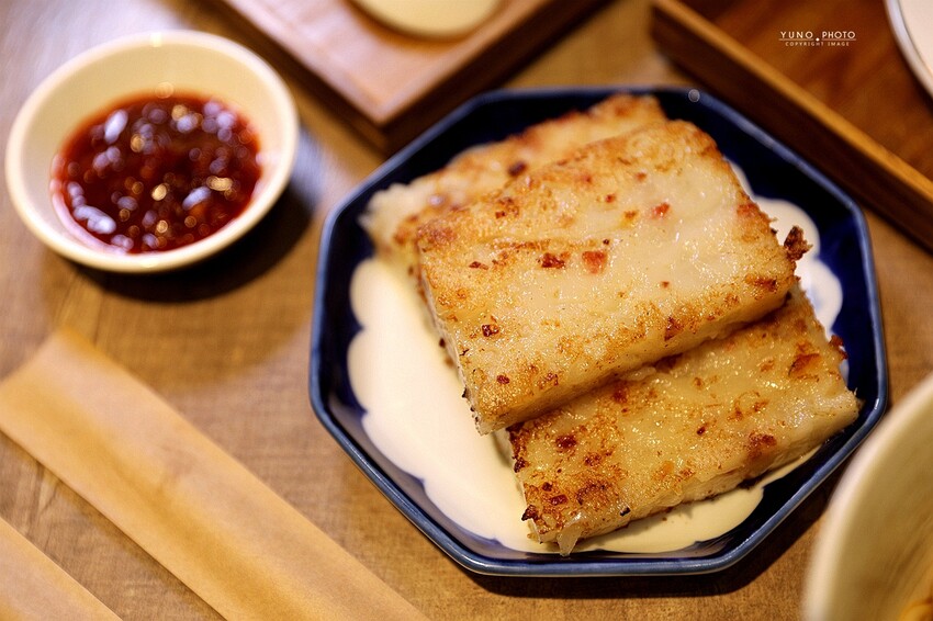 來碗用料實在、暖胃暖心的港式燉湯吧！激推臘味蘿蔔糕、煲仔蒸飯滿足味蕾｜奉湯(台中港式燉湯、湯品)