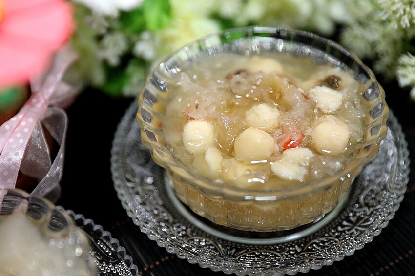 來碗用料實在、暖胃暖心的港式燉湯吧！激推臘味蘿蔔糕、煲仔蒸飯滿足味蕾｜奉湯(台中港式燉湯、湯品)