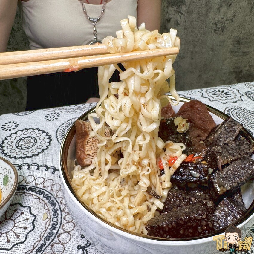 新竹縣竹北市竹北超高人氣的秘醬滷味搬家囉！ 被網友評選全台最強冷滷味連鎖品牌就是這一家！ 濃郁醬香冷滷味讓人一吃難忘！ (菜單營業時間地址電話) - 跟著踢小米吃喝玩樂趣