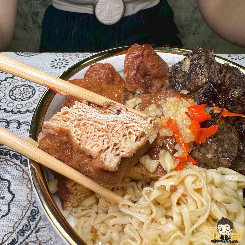 新竹縣竹北市竹北超高人氣的秘醬滷味搬家囉！ 被網友評選全台最強冷滷味連鎖品牌就是這一家！ 濃郁醬香冷滷味讓人一吃難忘！ (菜單營業時間地址電話) - 跟著踢小米吃喝玩樂趣