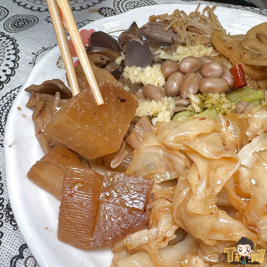 新竹縣竹北市竹北超高人氣的秘醬滷味搬家囉！ 被網友評選全台最強冷滷味連鎖品牌就是這一家！ 濃郁醬香冷滷味讓人一吃難忘！ (菜單營業時間地址電話) - 跟著踢小米吃喝玩樂趣