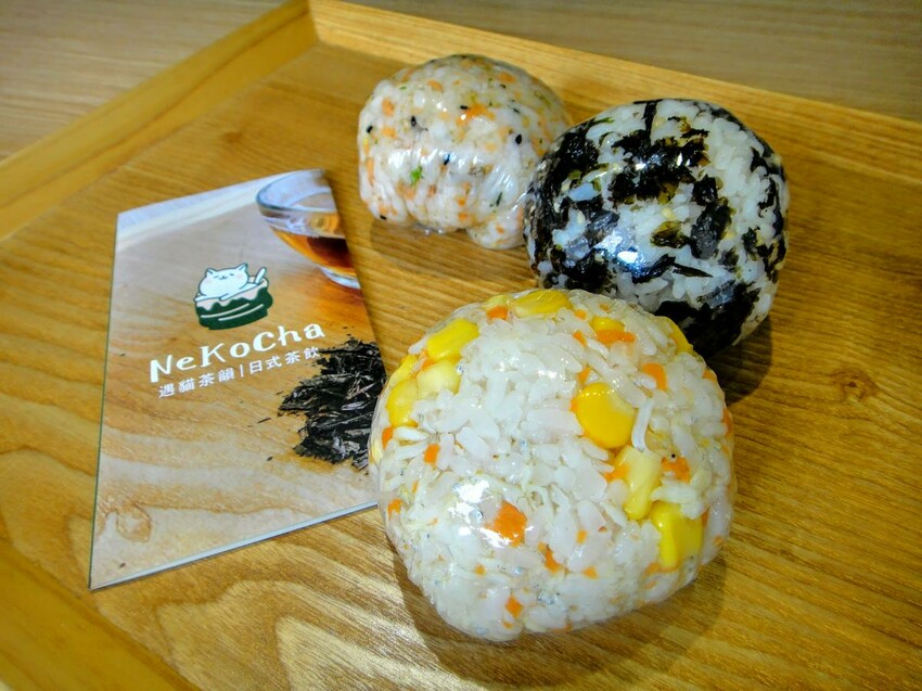 【美食】「NeKocha遇貓茶韻」內湖日式飯糰推薦，內湖手搖飲料推薦、內湖日式便當推薦 (附菜單)