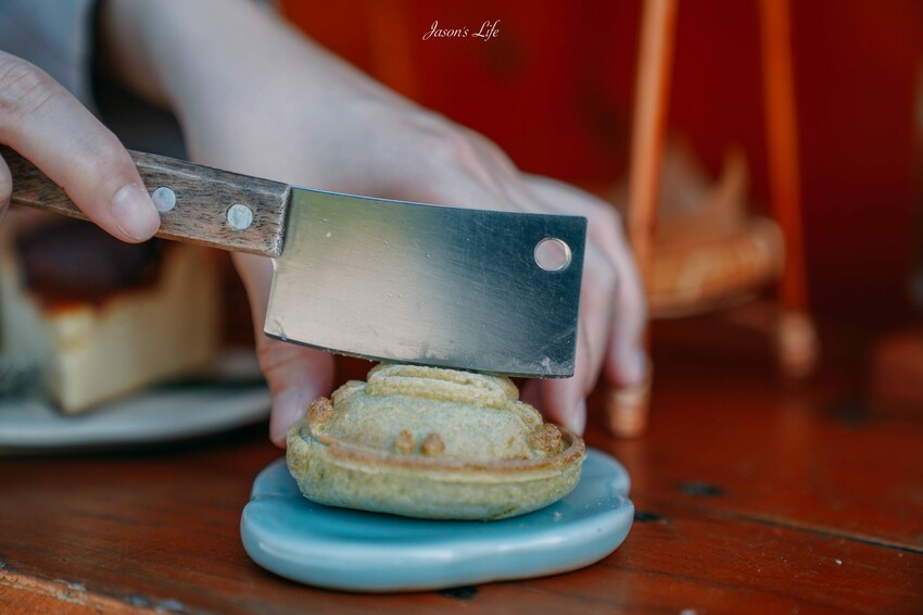 【南投魚池｜美食】湖の怪物。日月潭下午茶推薦，三隻湖怪紅龜粿討喜好吃，日式建築好拍