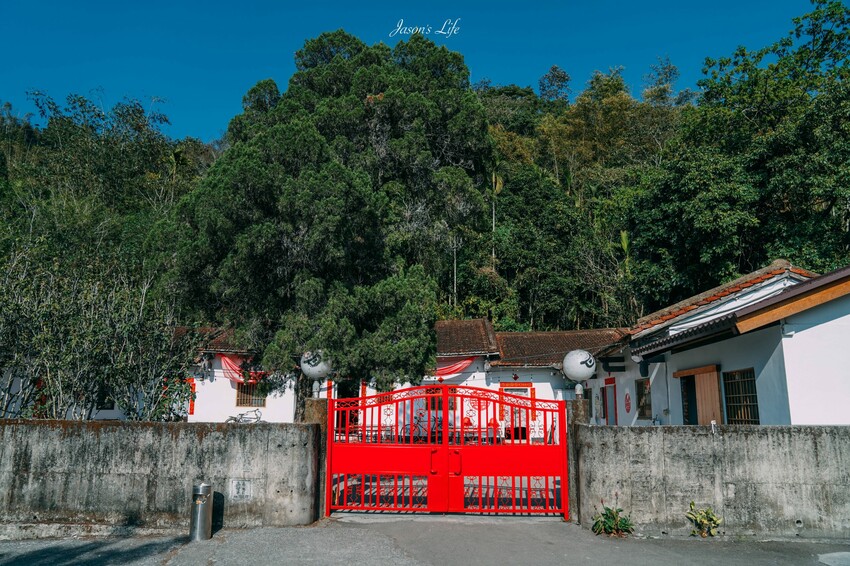 【南投魚池｜美食】湖の怪物。日月潭下午茶推薦，三隻湖怪紅龜粿討喜好吃，日式建築好拍