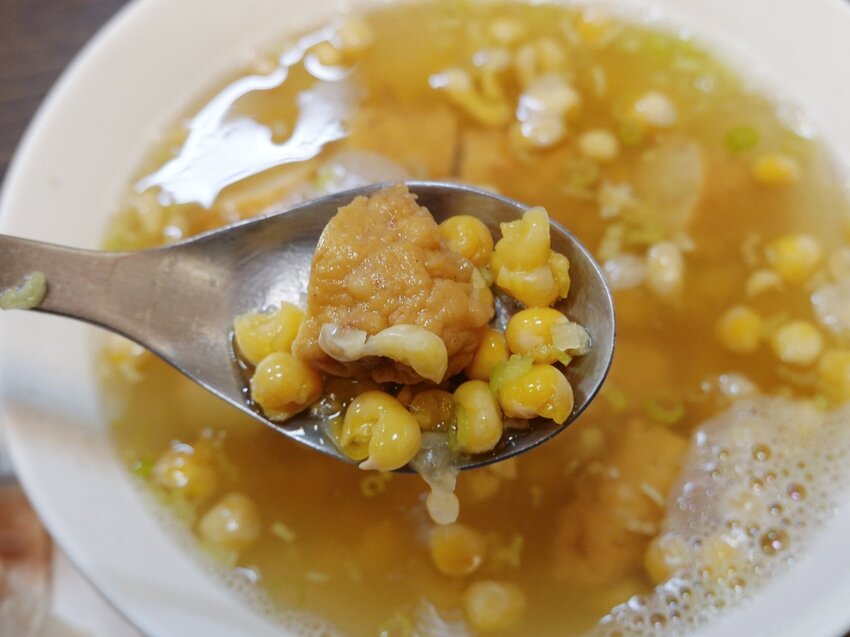 台南中西區—溪仔香腸熟肉｜台南特色粉腸蟹丸黑白切 關東煮湯頭無限續碗｜金華路、神農街