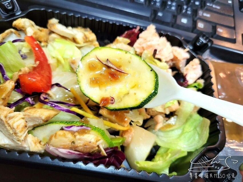 【東區沙拉】Just in Salad就是沙拉 ➤ 忠孝敦化輕食，低GI餐盒，低碳無麩質健康餐盒！東區216巷！