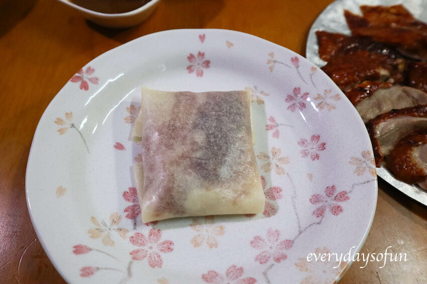 店家特製的柚香蘿蔔一同入口,味道變得更有層次感