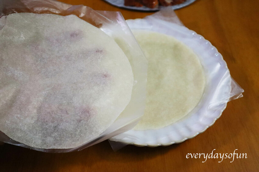 荷葉餅皮帶點厚度,濕潤有彈性,吃起來特別香,也更容易有飽足感。