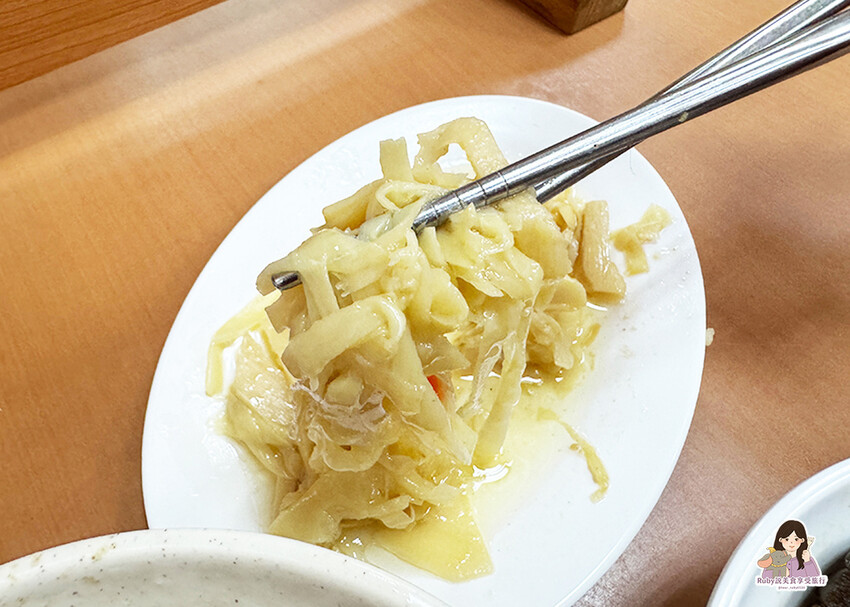 【台北美食】黃記魯肉飯附菜單，榮獲2024米其林必比登及20