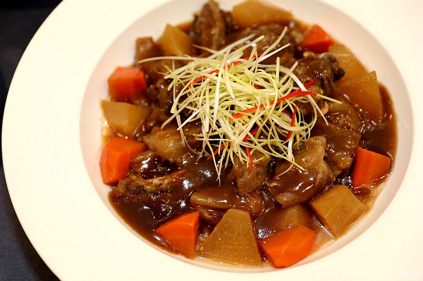 台中市東區天圓好料上桌！2023-2024春酒尾牙不能錯過的精緻美饌奢｜台中天圓地方婚宴會館