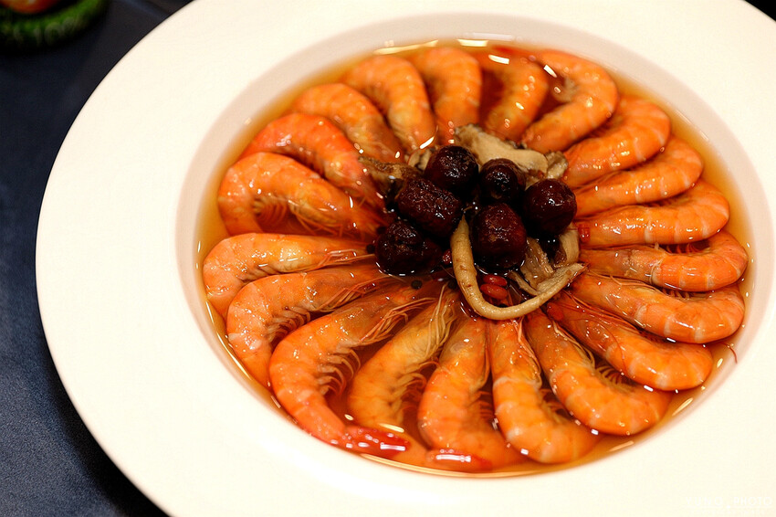 台中市東區天圓好料上桌！2023-2024春酒尾牙不能錯過的精緻美饌奢｜台中天圓地方婚宴會館