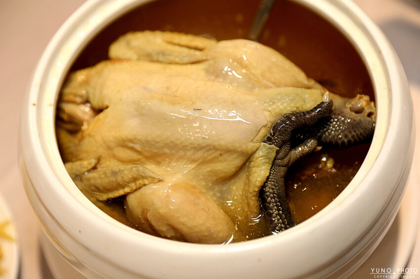 台中市東區天圓好料上桌！2023-2024春酒尾牙不能錯過的精緻美饌奢｜台中天圓地方婚宴會館