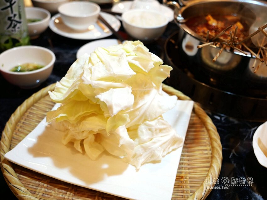 桃園市中壢區美食推薦【串味江湖】近機捷A21環北站│道地四川成都麻辣家鄉味│葷素均一價$10元│一手一根來吃串串 - 德妹看新世界