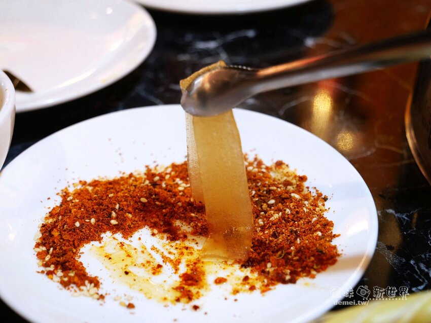 桃園市中壢區美食推薦【串味江湖】近機捷A21環北站│道地四川成都麻辣家鄉味│葷素均一價$10元│一手一根來吃串串 - 德妹看新世界