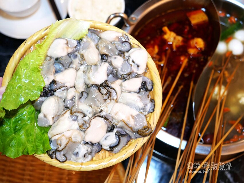 桃園市中壢區美食推薦【串味江湖】近機捷A21環北站│道地四川成都麻辣家鄉味│葷素均一價$10元│一手一根來吃串串 - 德妹看新世界