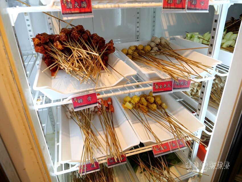 桃園市中壢區美食推薦【串味江湖】近機捷A21環北站│道地四川成都麻辣家鄉味│葷素均一價$10元│一手一根來吃串串 - 德妹看新世界