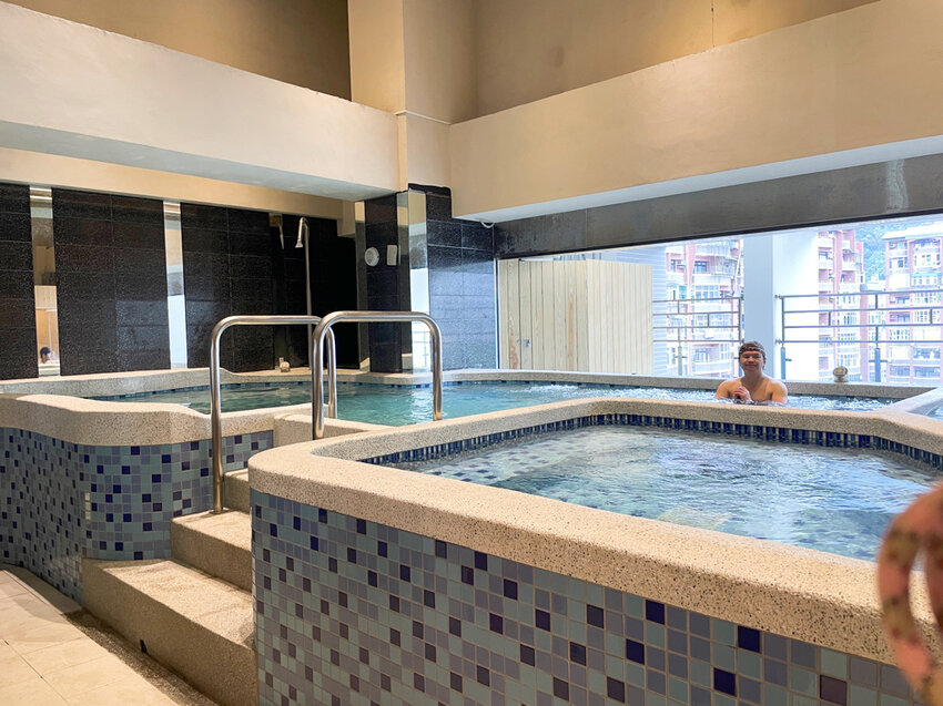 沐恩遠東溫泉渡假飯店 ▏每間房間都有浴池 四人房含早餐3000有找 還不收進口袋。溫泉SPA池、親子遊戲室 離湯圍溝公園3分鐘。礁溪飯店 / 宜蘭飯店