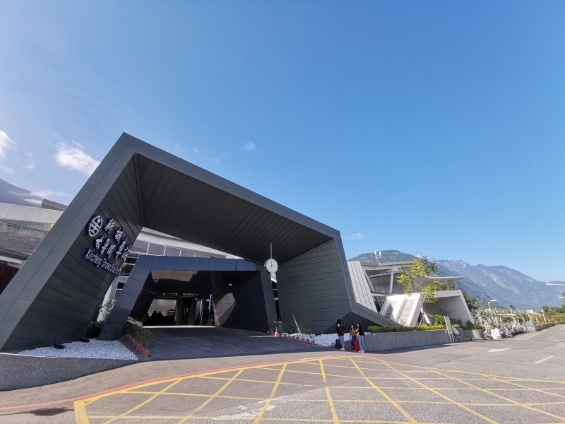 跳躍的宅男 - [花蓮美食]不用出火車站也能喝到佳興檸檬汁 新城太魯閣火車站-佳興冰菓室分店