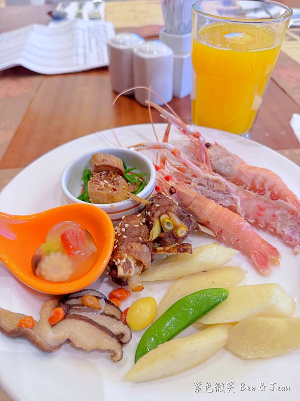 宜蘭吃到飽！蘭城百匯自助餐廳3.5小時吃到飽，帝王蟹、天使紅蝦、烤鴨無限吃。