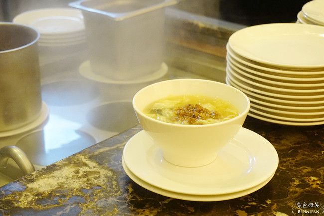 宜蘭吃到飽！蘭城百匯自助餐廳3.5小時吃到飽，帝王蟹、天使紅蝦、烤鴨無限吃。