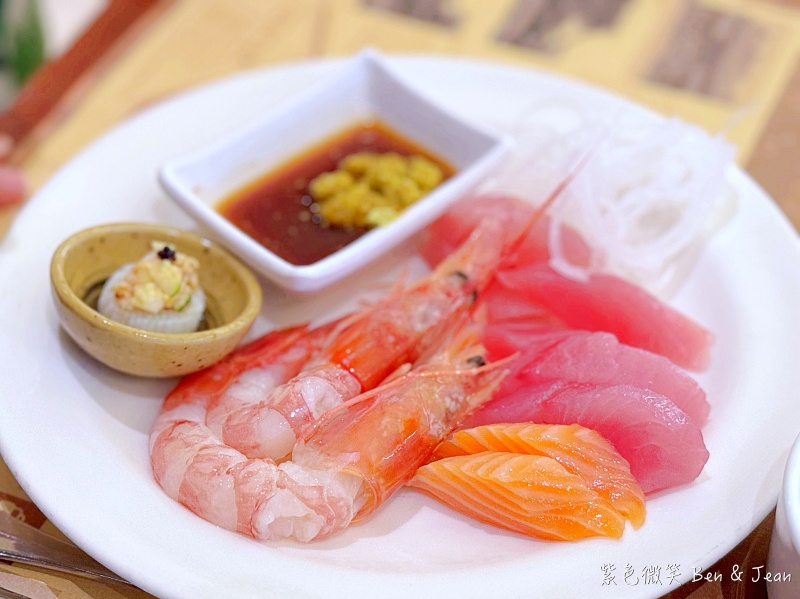 宜蘭吃到飽！蘭城百匯自助餐廳3.5小時吃到飽，帝王蟹、天使紅蝦、烤鴨無限吃。