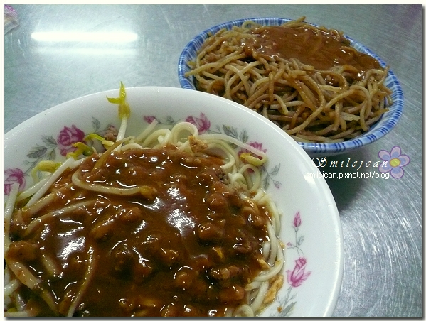 宜蘭百年老店!正雄小吃部必點米粉炒,傳承三代古早味黑白切 炒燻鴨。