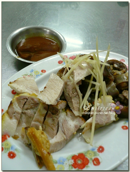 宜蘭百年老店!正雄小吃部必點米粉炒,傳承三代古早味黑白切 炒燻鴨。