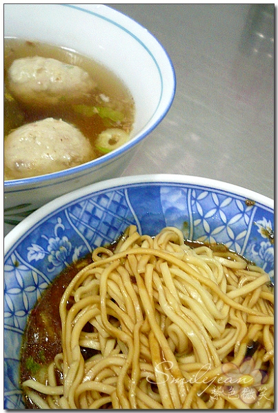 宜蘭麻醬麵首選!北館市場一香飲食店,手工餛飩與炸醬麵一吃難忘。