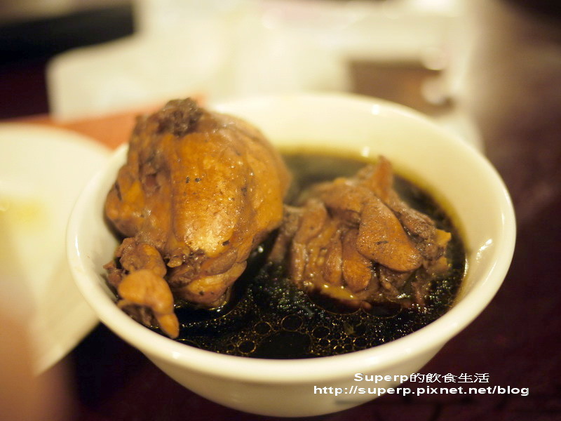 [餐廳食記]台北東區的何首烏皇帝雞之滋補好雞湯
