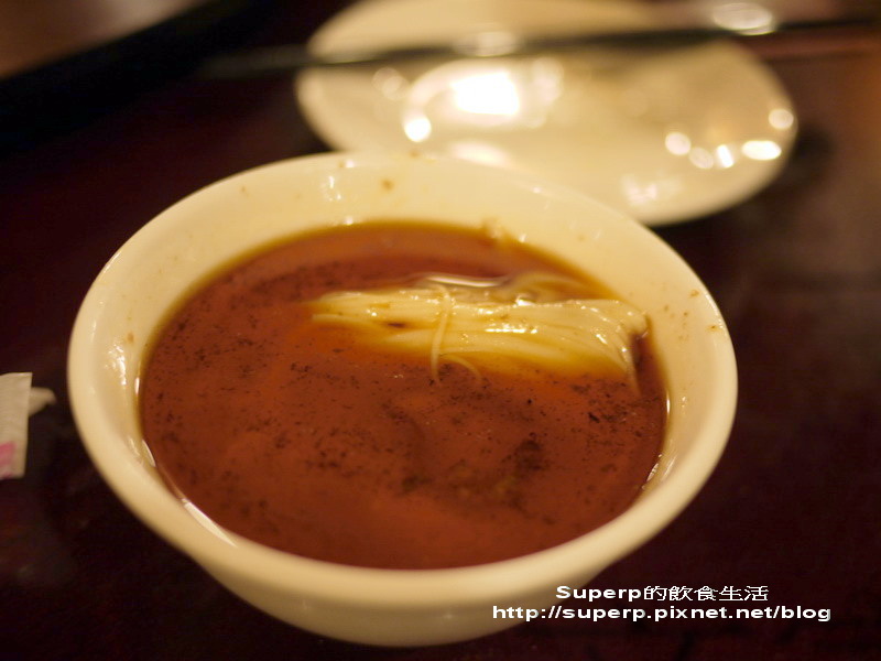 [餐廳食記]台北東區的何首烏皇帝雞之滋補好雞湯