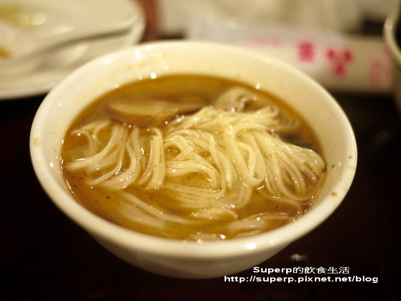 [餐廳食記]台北東區的何首烏皇帝雞之滋補好雞湯
