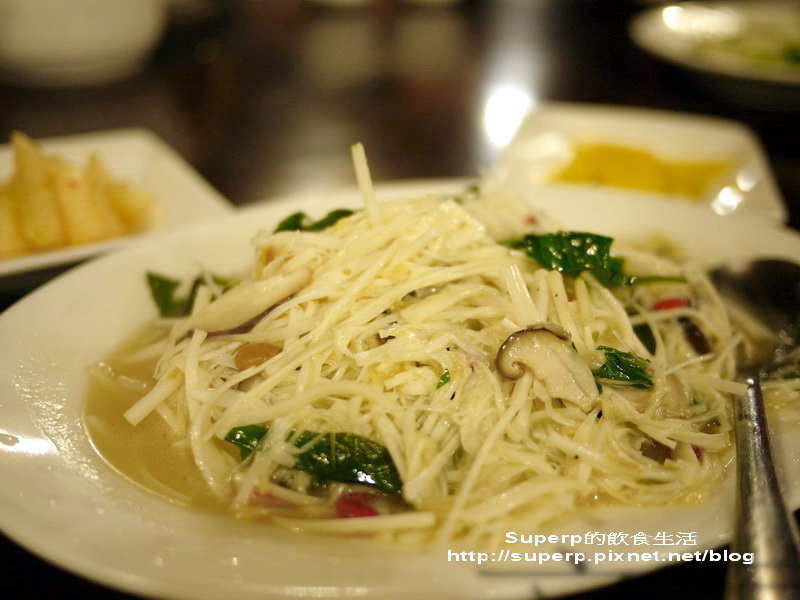 [餐廳食記]台北東區的何首烏皇帝雞之滋補好雞湯