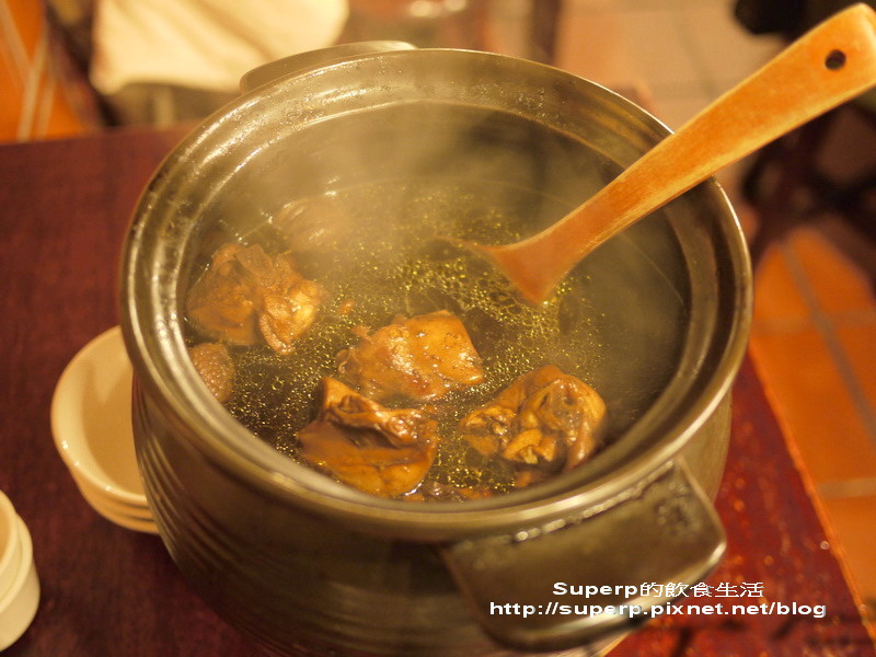 [餐廳食記]台北東區的何首烏皇帝雞之滋補好雞湯