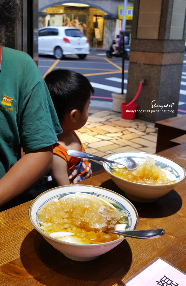 義豐蔥油派:【傳統小吃】好吃的民生豆花X義豐蔥油派 兩款小吃一次滿足