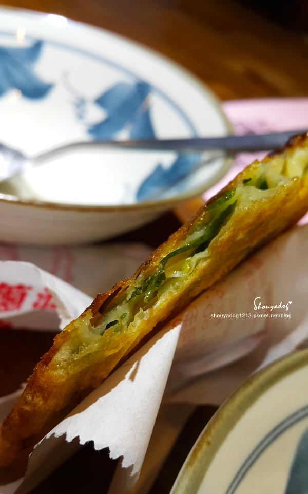 義豐蔥油派:【傳統小吃】好吃的民生豆花X義豐蔥油派 兩款小吃一次滿足