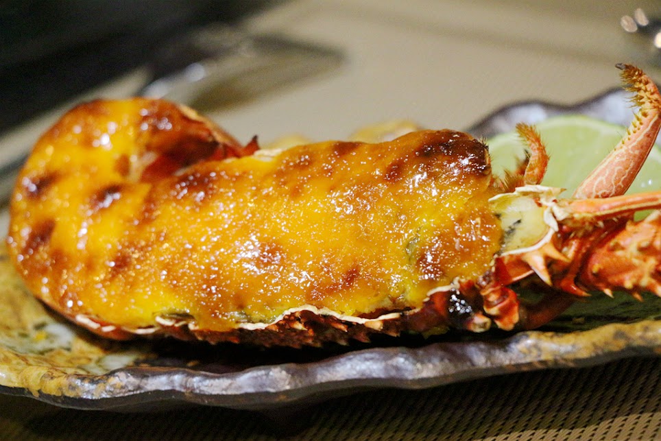 飞鱼卵海胆酱焗烤小龙虾