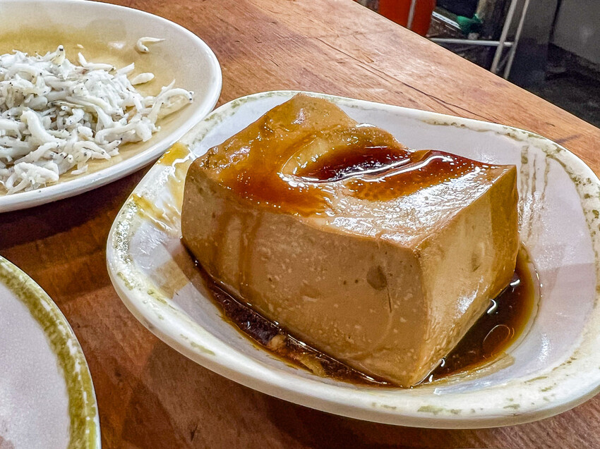 宜蘭縣羅東鎮燕山清粥店｜六十年老字號古早味清粥小菜，越晚越熱鬧在地深夜食堂