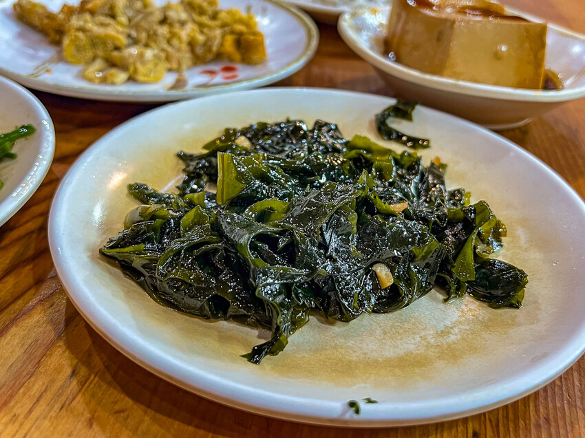 宜蘭縣羅東鎮燕山清粥店｜六十年老字號古早味清粥小菜，越晚越熱鬧在地深夜食堂