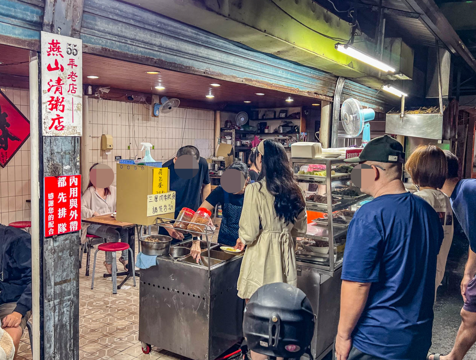 宜蘭縣羅東鎮燕山清粥店｜六十年老字號古早味清粥小菜，越晚越熱鬧在地深夜食堂