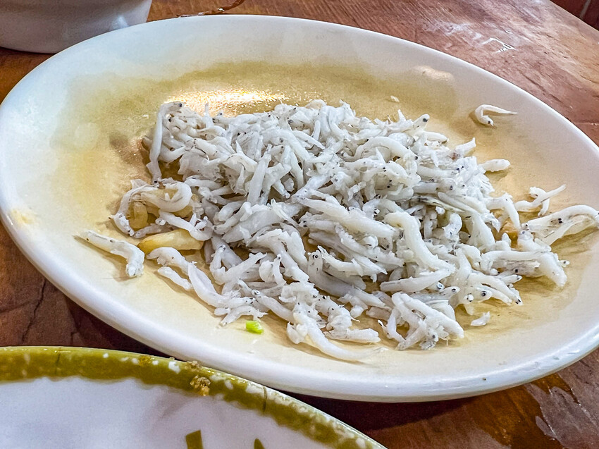 宜蘭縣羅東鎮燕山清粥店｜六十年老字號古早味清粥小菜，越晚越熱鬧在地深夜食堂