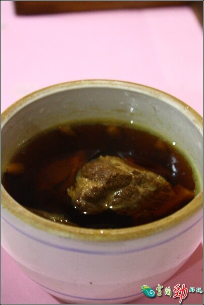 滷肉飯吃到飽！羅東必吃「客人城」無菜單料理，古早味美食吃回阿嬤的廚房。