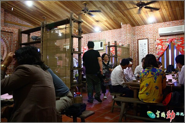 滷肉飯吃到飽！羅東必吃「客人城」無菜單料理，古早味美食吃回阿嬤的廚房。