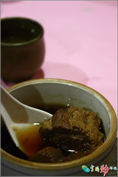 滷肉飯吃到飽！羅東必吃「客人城」無菜單料理，古早味美食吃回阿嬤的廚房。