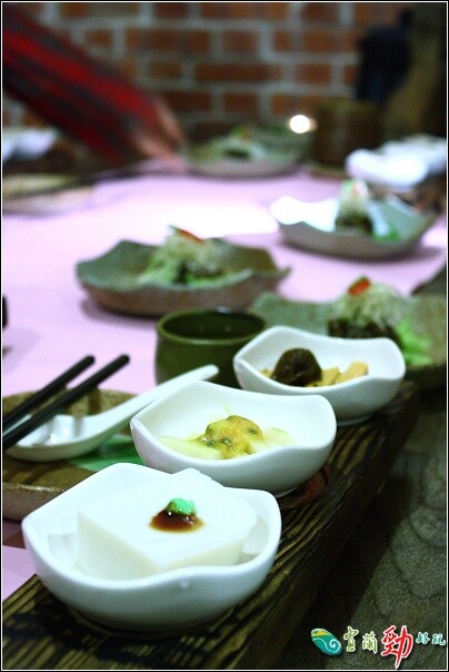 滷肉飯吃到飽！羅東必吃「客人城」無菜單料理，古早味美食吃回阿嬤的廚房。