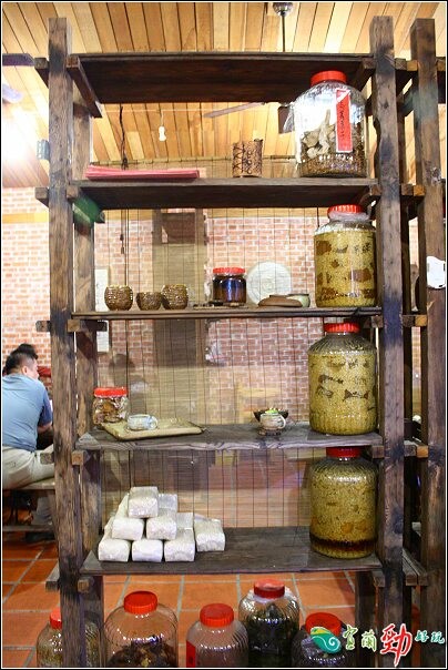 滷肉飯吃到飽！羅東必吃「客人城」無菜單料理，古早味美食吃回阿嬤的廚房。