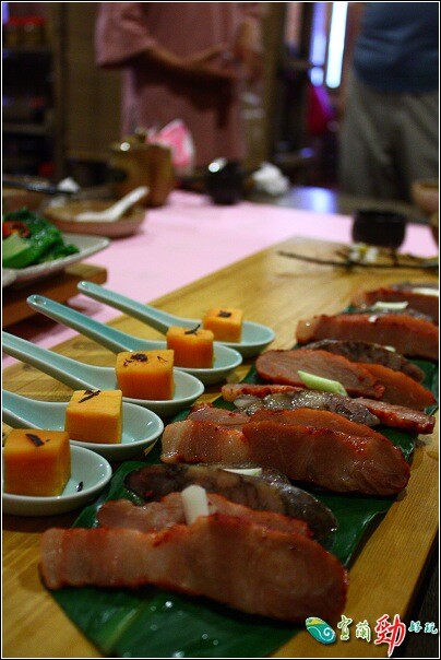 滷肉飯吃到飽！羅東必吃「客人城」無菜單料理，古早味美食吃回阿嬤的廚房。