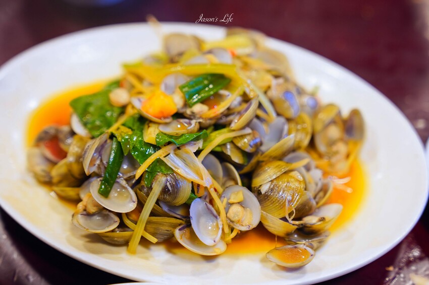 【宜蘭蘇澳│美食】番割田甕缸雞。蘇澳甕仔雞美食推薦,皮脆多汁,西魯肉特色菜,超推薦