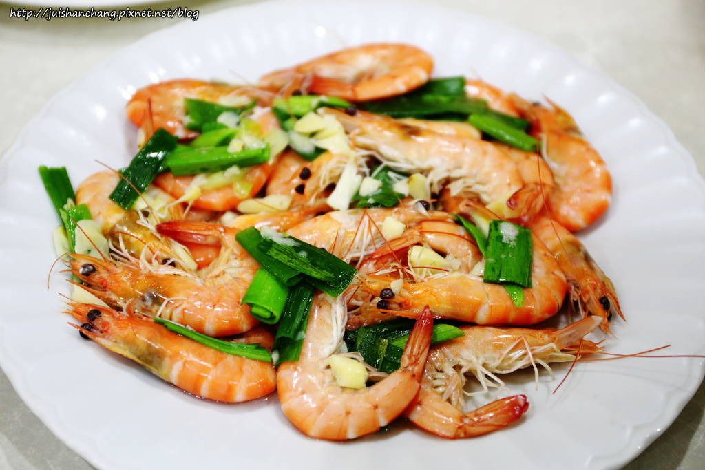 【食║宜蘭】壯圍阿國海鮮～令人意想不到藏在倉庫裡的美食，終於吃到傳說中的海鮮，果然是尚青啦！！！