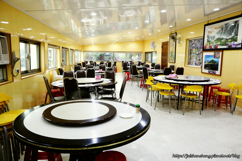 【食║宜蘭】壯圍阿國海鮮～令人意想不到藏在倉庫裡的美食，終於吃到傳說中的海鮮，果然是尚青啦！！！