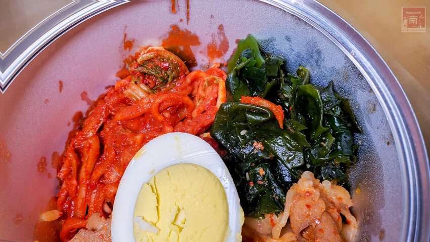 【臺南美食】誰說月底才能吃罐頭｜這罐頭超新奇打開是義大利麵和韓式燒肉飯｜中午限定買一送一共100元｜數量有限賣完為止~寓･永恆外帶便當 - 南人幫